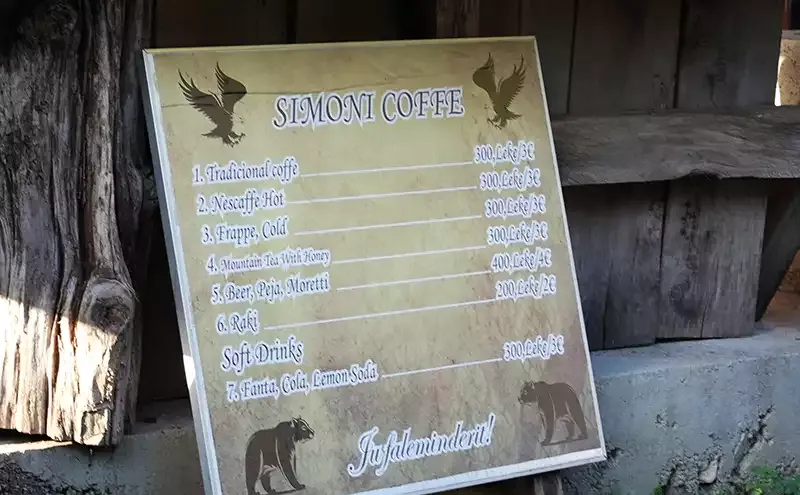Le menu de Simoni café sur le chemin Valbona - Theth La traversée Valbona - Theth, le Simoni café.webp
