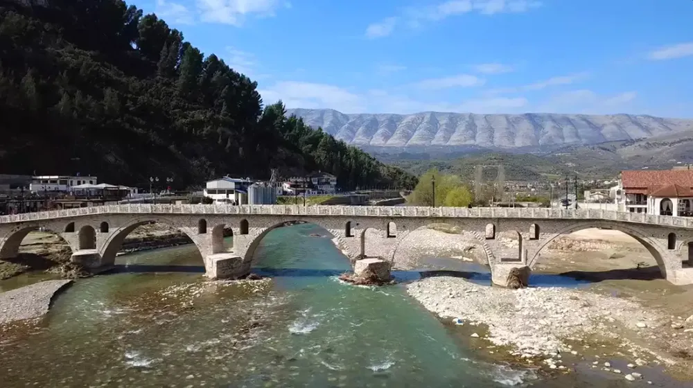 Le pont de Gorica à Berat, les incontournables de l'Albanie.webp