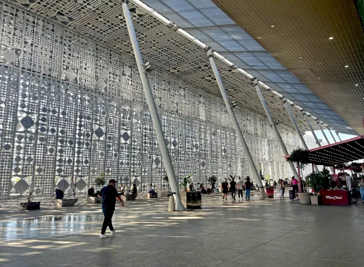L'aéroport international de Tirana (TIA), Rinas, Albanie