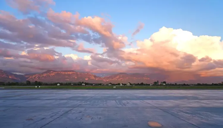 L'aéroport international de Tirana (TIA), Rinas, Albanie: l'aérodrome