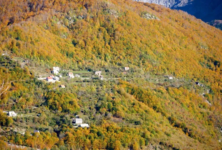 Les Alpes Albanaises en automne