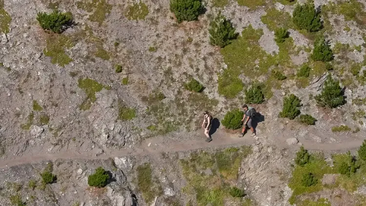 Le chemin entre Valbona et Theth dans les Alpes albanaises