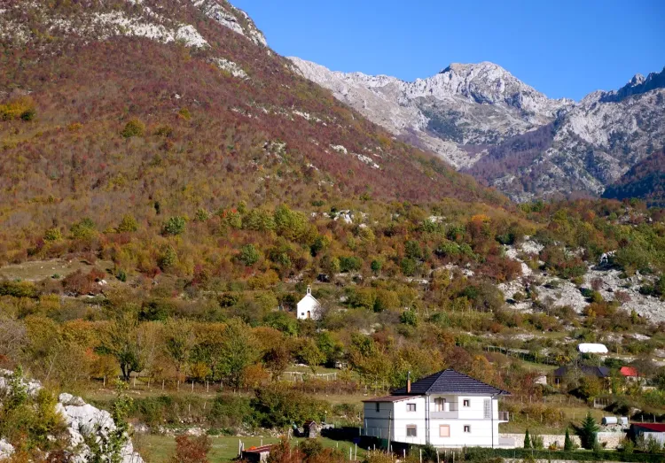 Les Alpes Albanaises en automne