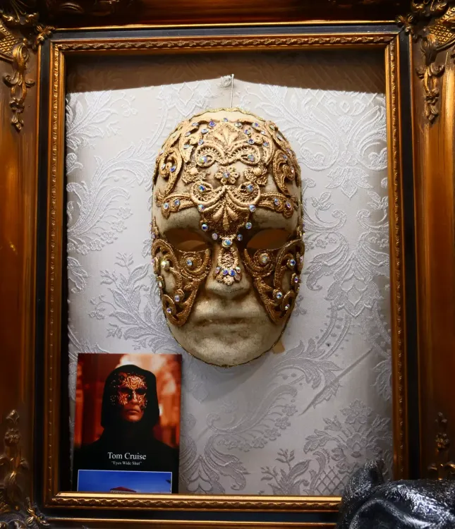 La masque de Tom Cruise du filme Les Yeux grands fermés (Stanley Kubrick), produit ici, à Shkoder