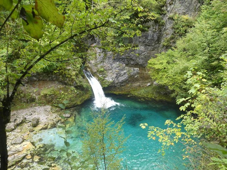 L'oeil bleu (Blue Eye) de Theth, Albanie