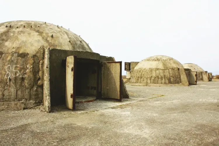 Les bunkers d'Albanie. GoAlbania.Voyage