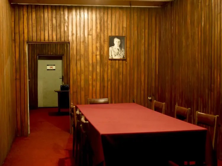 Le bureau d'Enver Hoxha au BunkArt 1, Tirana. GoAlbania.Voyage