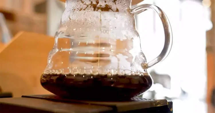 Le café de spécialité dans un café de Tirana, Albanie Le café de spécialité dans un café de Tirana, Albanie