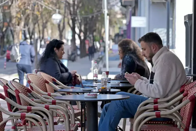 Un café typique à Tirana, Albanie