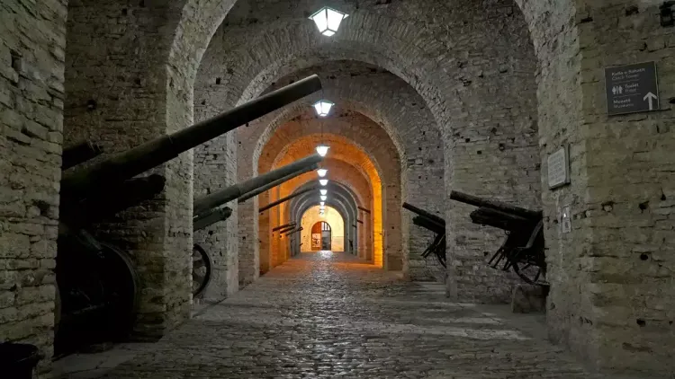 Le musée d'armement au château de Gjirokaster