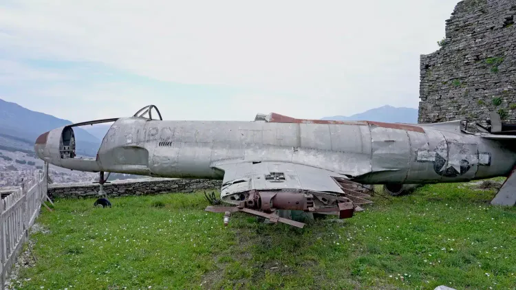 Le château de Gjirokaster: l'avion américain