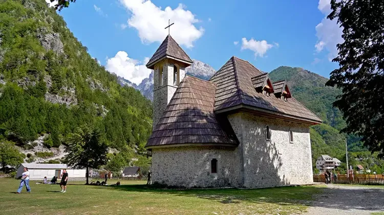 L'église catholique du village de Theth