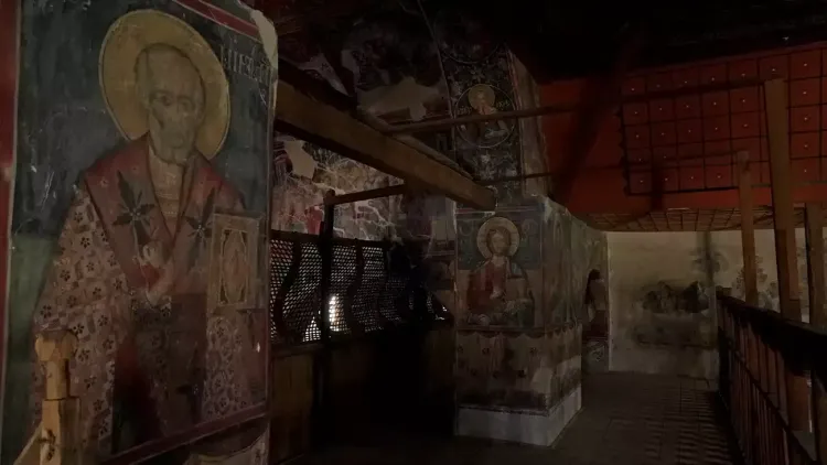 L'église orthodoxe à Leusë: le narthex