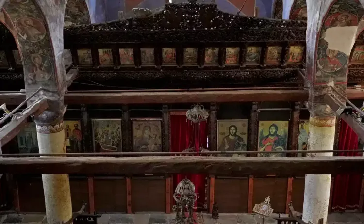 L'iconostase de l'église orthodoxe à Leusë, Permet