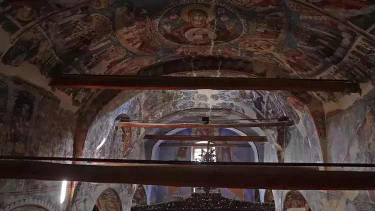 L'église orthodoxe à Leusë: le plafond de naos