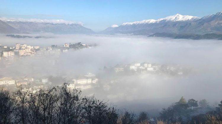 Gjirokastër vue depuis la citadelle (en hiver)