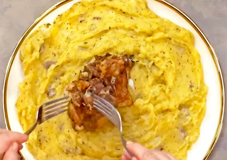 Harapash à la viande, la spécialité de la region de Saranda Harapash à la viande, la spécialité de la region de Saranda