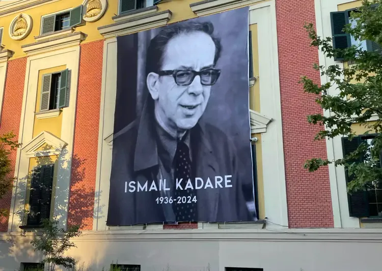 Le portrait d'Ismail Kadaré, Tirana, Albanie