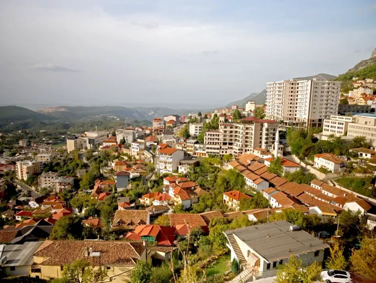 Une vue panoramique sur le centre ville de Kruja