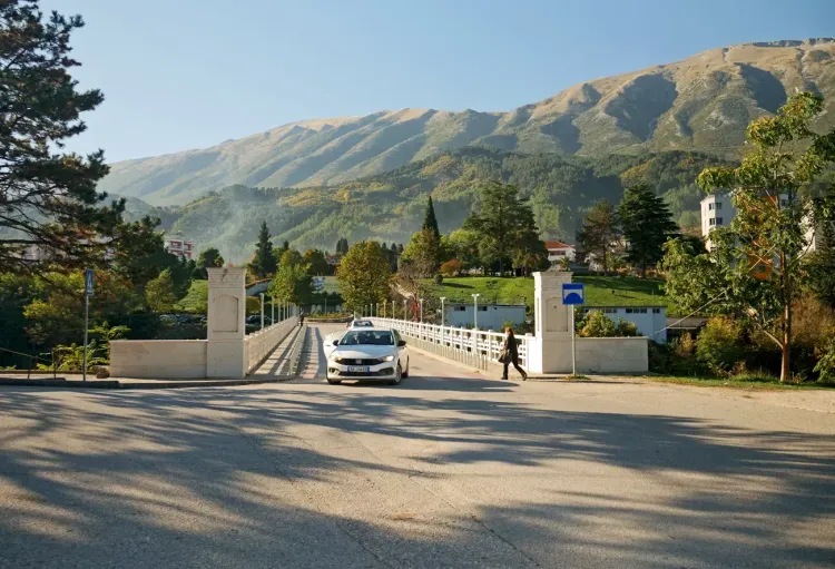 Visite de la ville de Permet au sud de l'Albanie