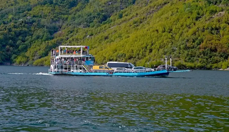 La traversée en ferry du lac de Koman, en Albanie
