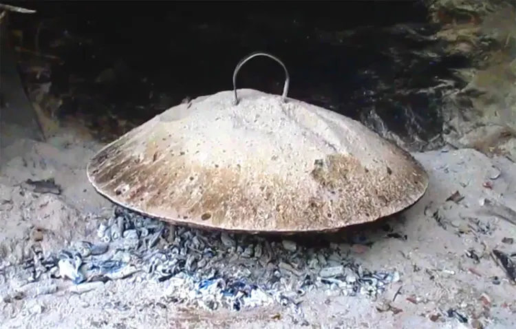 Le sač pour faire cuire le lakror Le sač pour faire cuire le lakror