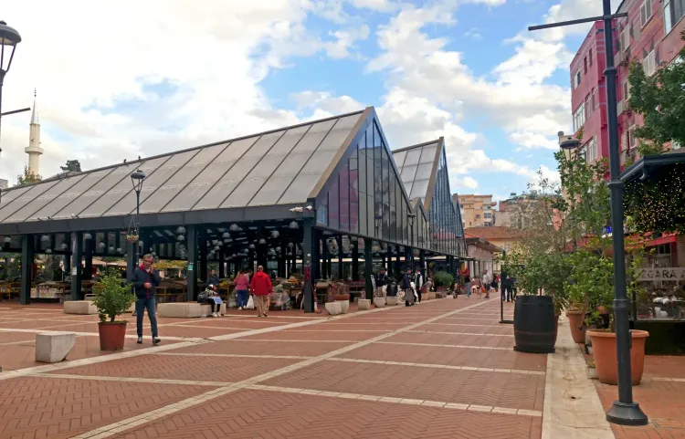 Le Nouveau Bazar (Pazari i Ri) de Tirana, Albanie