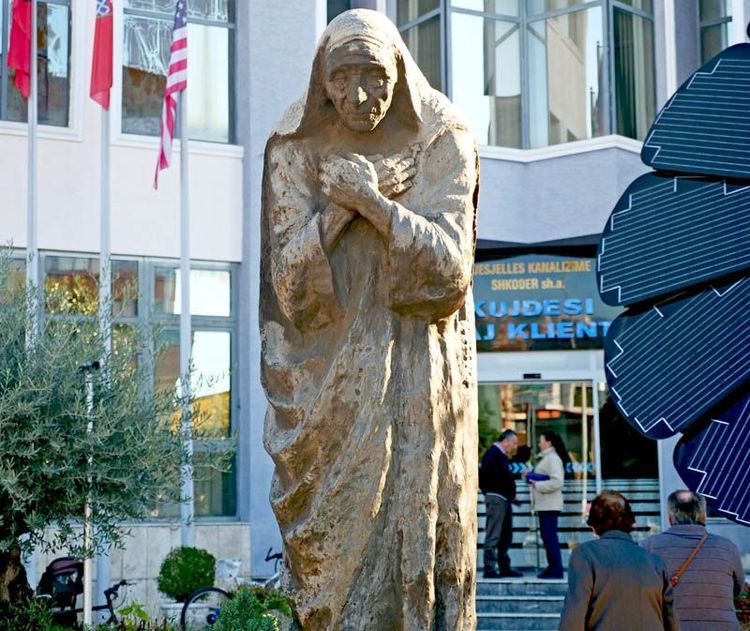 La statue de la Mère Teresa (Teresa de Calcutta) à Shkoder