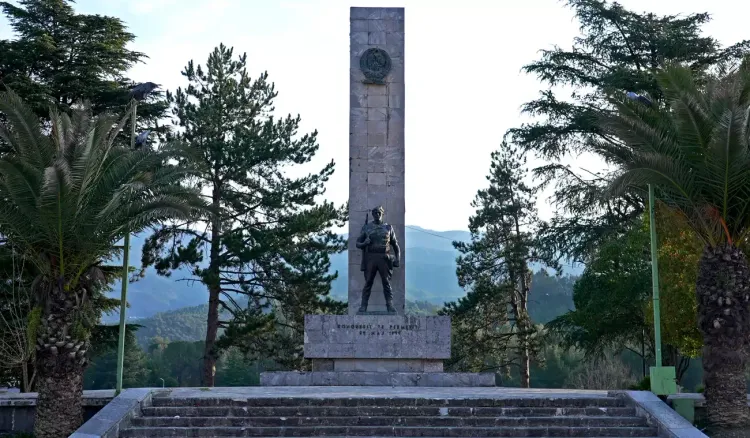 Le monument au congrès de Permet