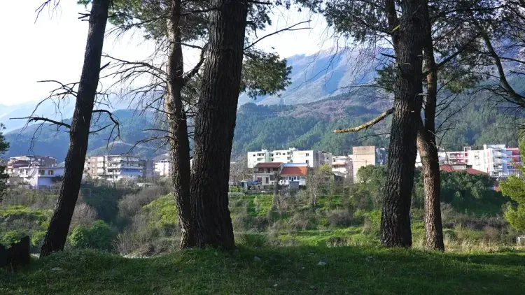 Le ville de Permet dans le sud de l'Albanie
