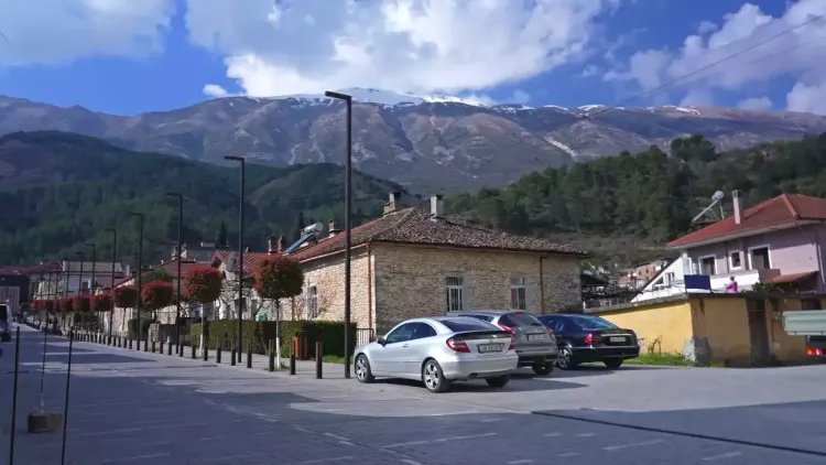 La ville de Permet, Albanie