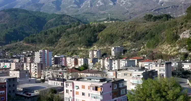Les quartiers de l'époque communiste de Permet