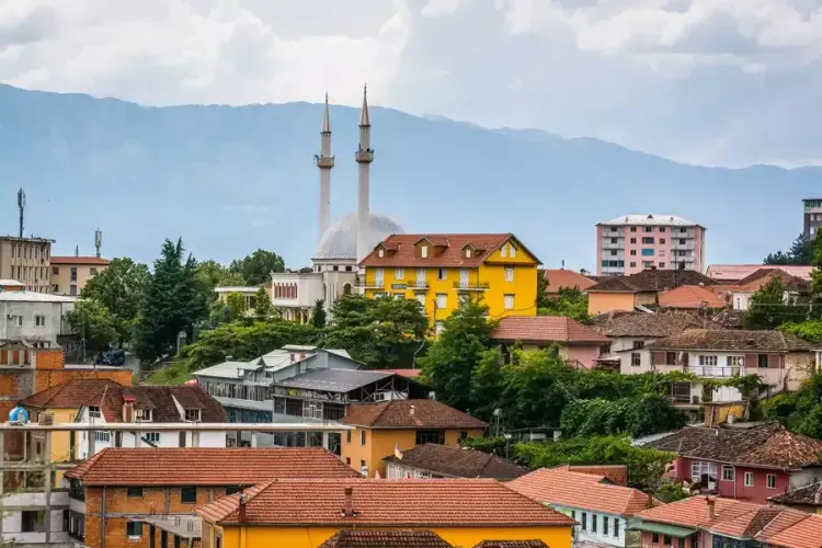 La ville de Peshkopie en Albanie