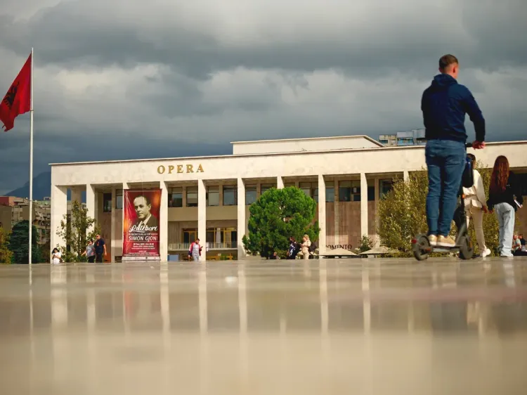 Le théâtre national d'opéra et de ballet, Place Skanderbeg, Tirana