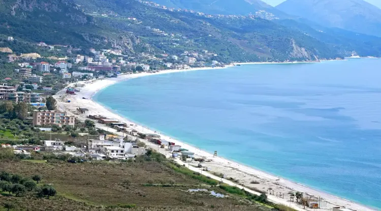 Le littoral du village de Borsh