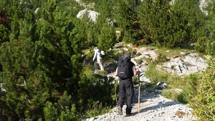 La traversée Valbona - Theth dans les Alpes albanaises Comment s’équiper pour la randonnée Valbona–Theth ?