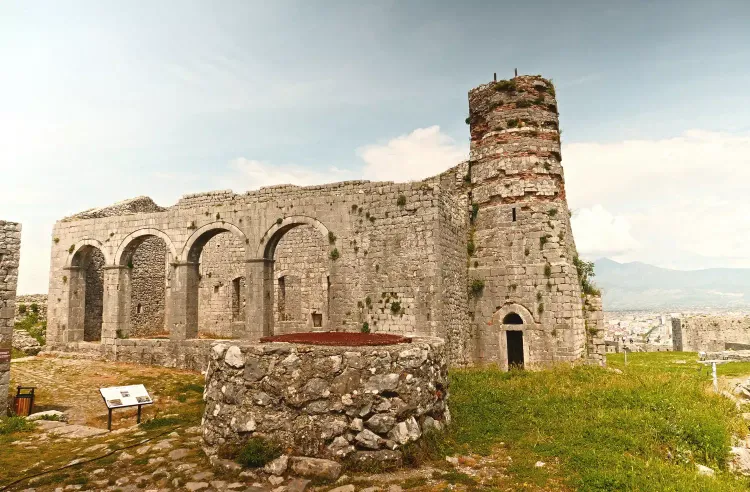 La cathédrale Saint-Étienne (Mosquée Fatih Sultan Mehmet) dans la forteresse de Rozafa, Shkoder, Albanie