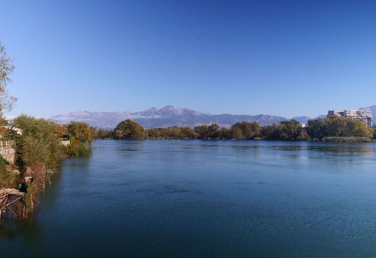 Les lacs d'Albanie