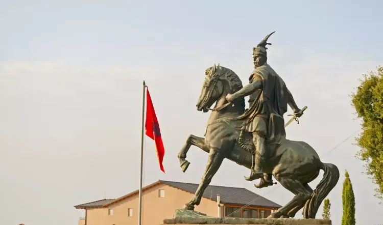 La statue équestre de Skarnderbeg à Kruja
