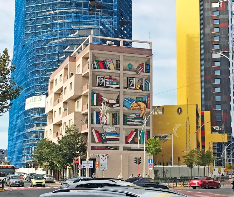 Le Street Art et graffitis de Tirana, voyage en Albanie