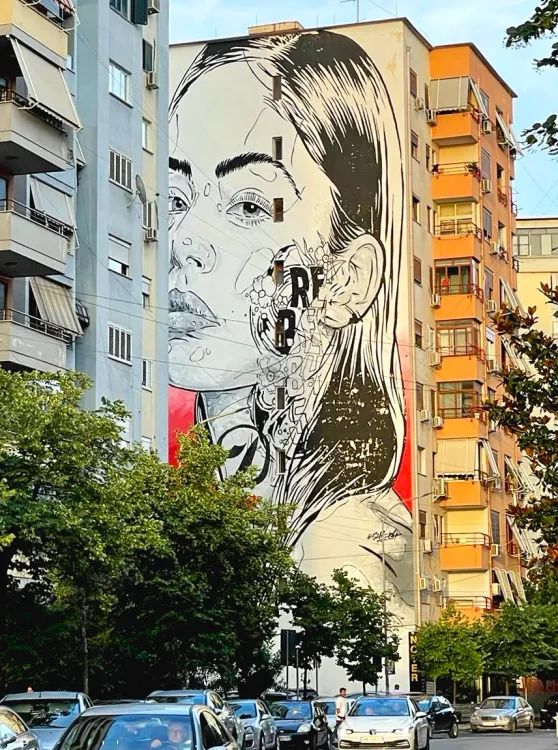 Le Street Art et graffitis de Tirana, Albanie