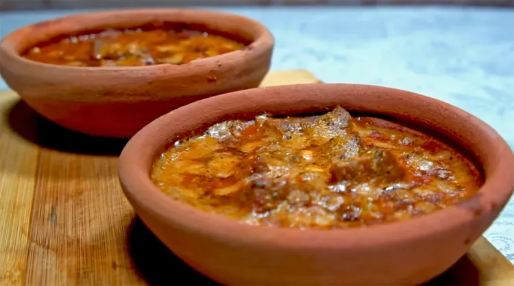 Tave dheu, la spécialité de la cuisine albanaise, Tirana Tave dheu, la spécialité de la cuisine albanaise, Tirana