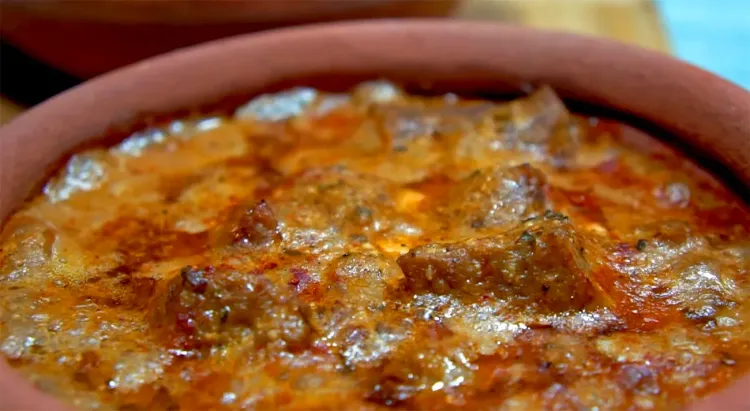 Tave dheu, la spécialité de la cuisine albanaise, Tirana Tave dheu, la spécialité de la cuisine albanaise, Tirana