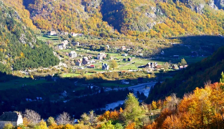 Le village de Theth en automne