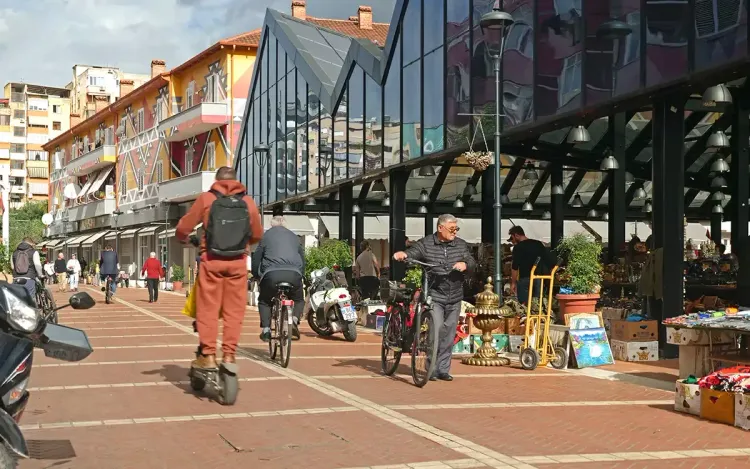 Le nouveau bazaar de Tirana