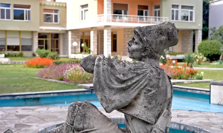 La villa d'Enver Hoxha dans le quartier de Blloku, Tirana La villa d'Enver Hoxha dans le quartier de Blloku, Tirana