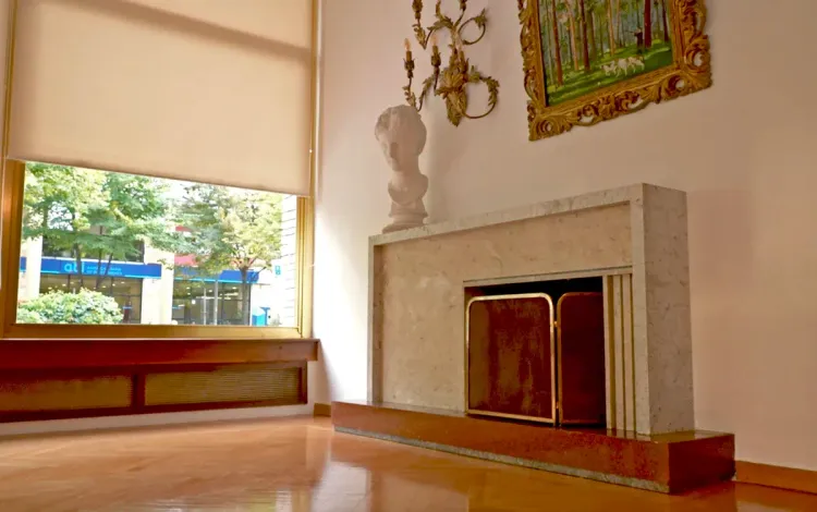 La cheminée dans le salon de la ville 31 La cheminée dans le salon de la ville 31