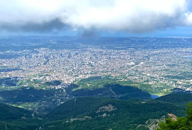 Tirana vue depuis le mont Dajti, une panorama de la ville