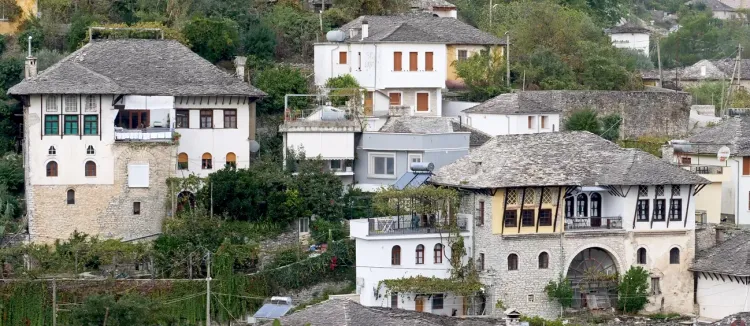 La ville de Gjirokastra (Gjirokastër)