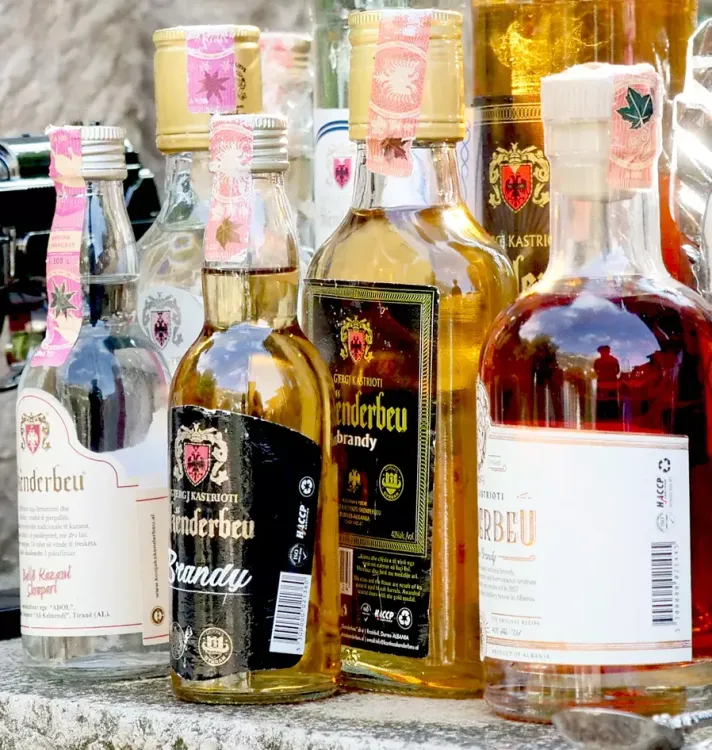 Le cognac Skanderbeg - les souvenirs albanais